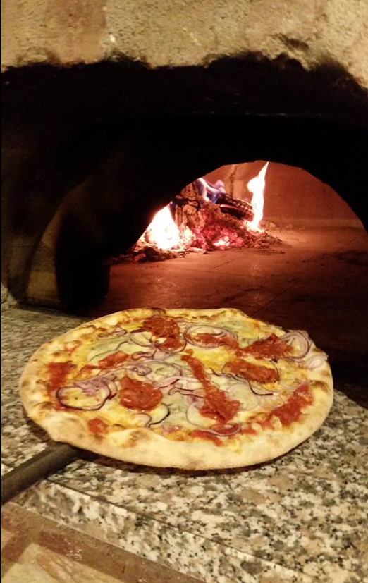 Holzofen-Pizza La Locanda di Nino